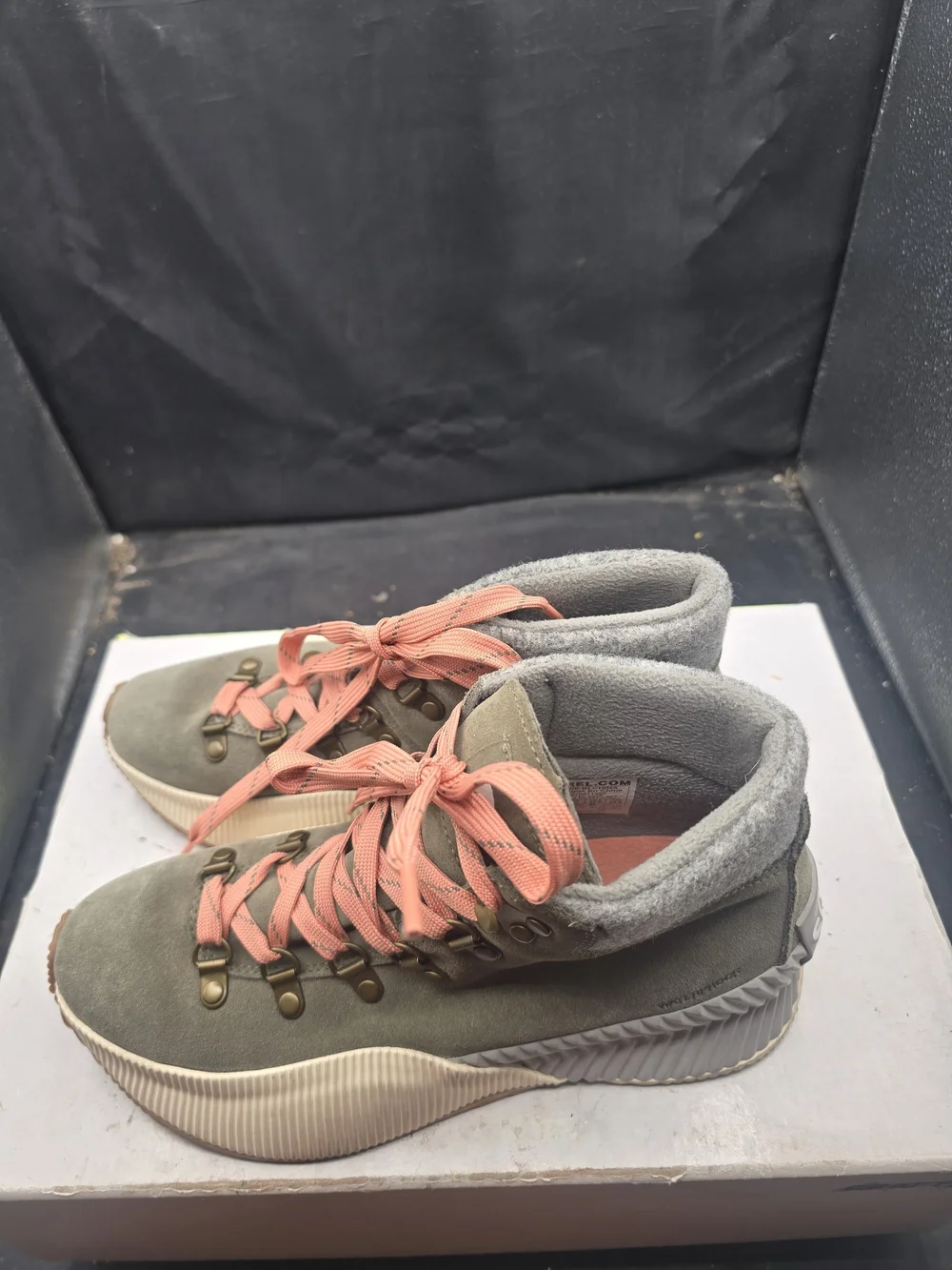 Sorel Olive Green Women's High-Top Boots‎ with Pink Laces